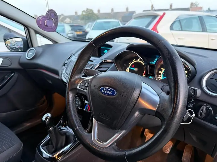 Ford Fiesta 2014 photo 3