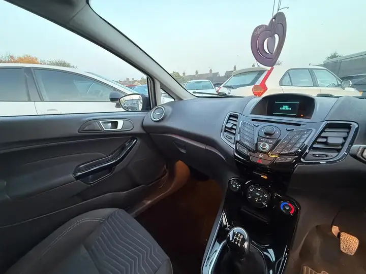Ford Fiesta 2014 photo 4