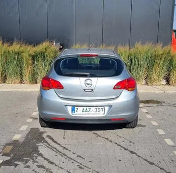 Opel Astra 2011 photo 3