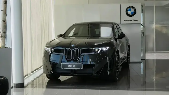 BMW Ix3 photo 2