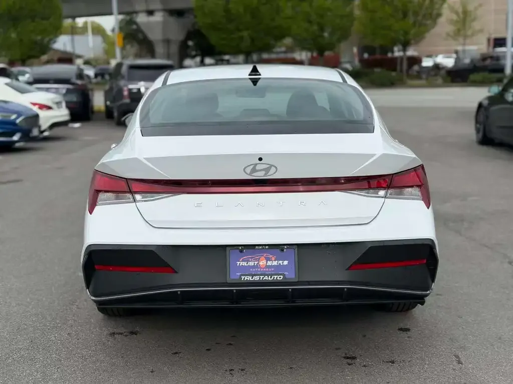 Hyundai Elantra 2024 photo 5