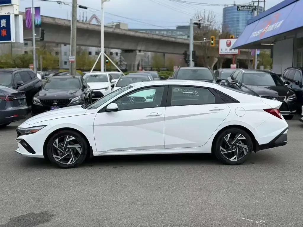 Hyundai Elantra 2024 photo 3