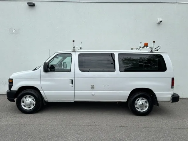 Ford E-Series Van 2009 photo 2