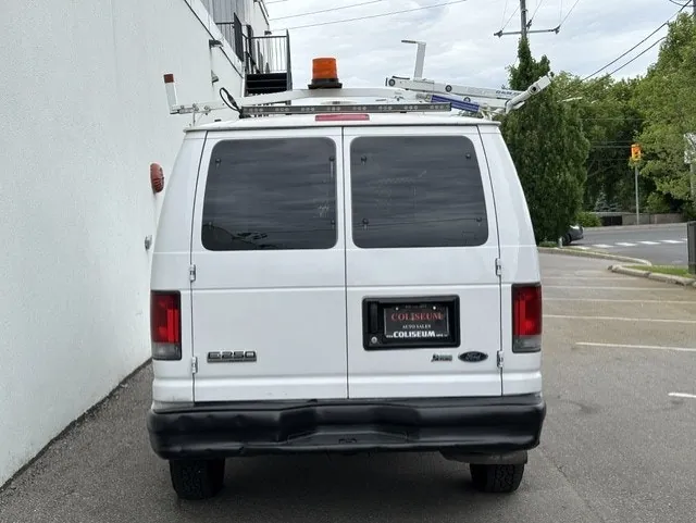 Ford E-Series Van 2009 photo 4