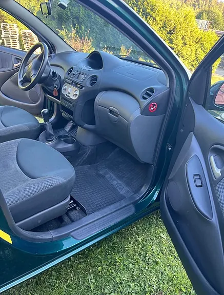 Toyota Yaris 2004 photo 3
