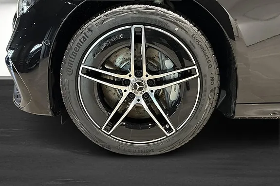 Mercedes-Benz E300 2026 photo 5