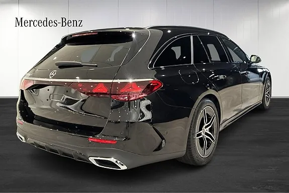 Mercedes-Benz E300 2026 photo 4