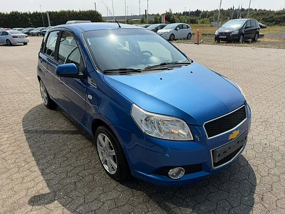 Chevrolet Aveo 2010 photo 2
