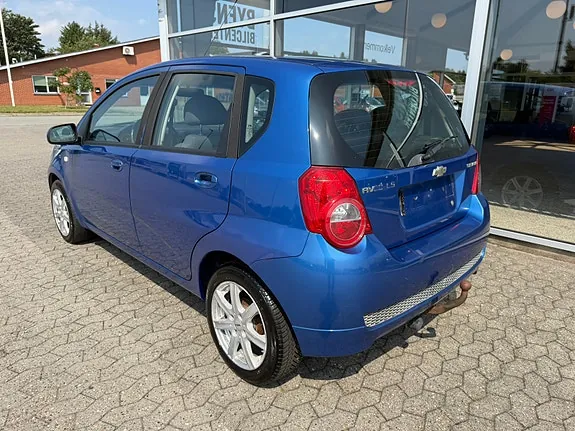 Chevrolet Aveo 2010 photo 3