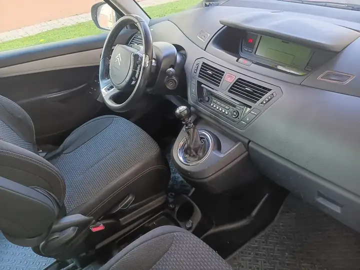 Citroen C4 Picasso 2011 photo 2