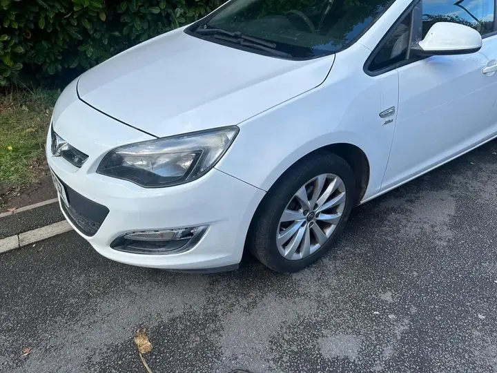 Vauxhall Astra 2013 photo 5