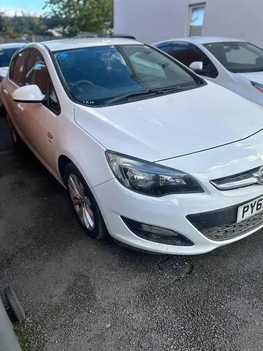 Vauxhall Astra 2013 photo 3