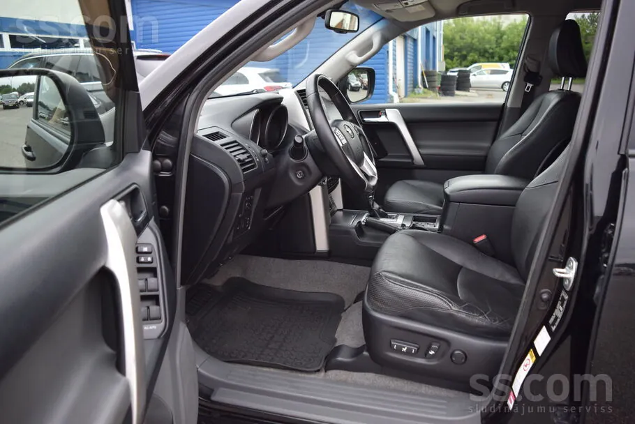 Toyota Land Cruiser 2013 photo 3