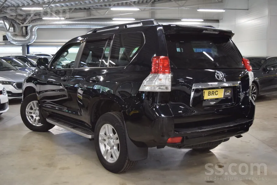 Toyota Land Cruiser 2013 photo 2