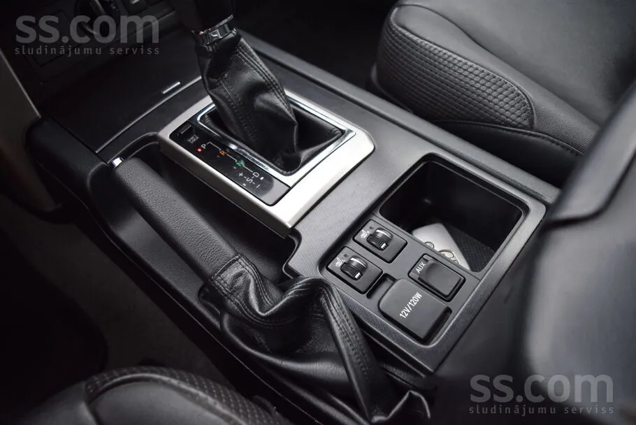 Toyota Land Cruiser 2013 photo 5