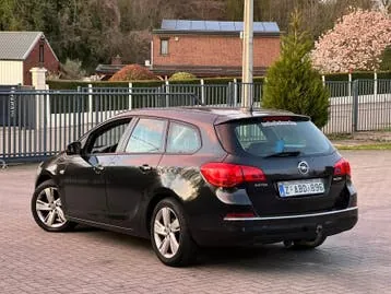 Opel Astra 2013 photo 2