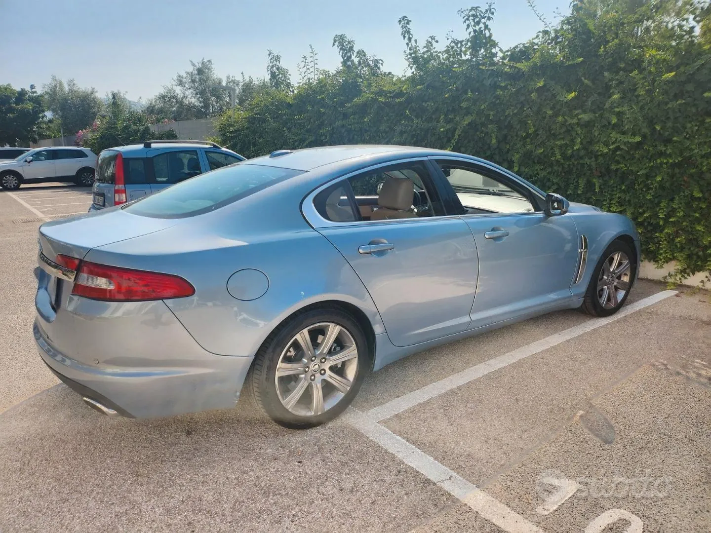 Jaguar Xf 2010 photo 2