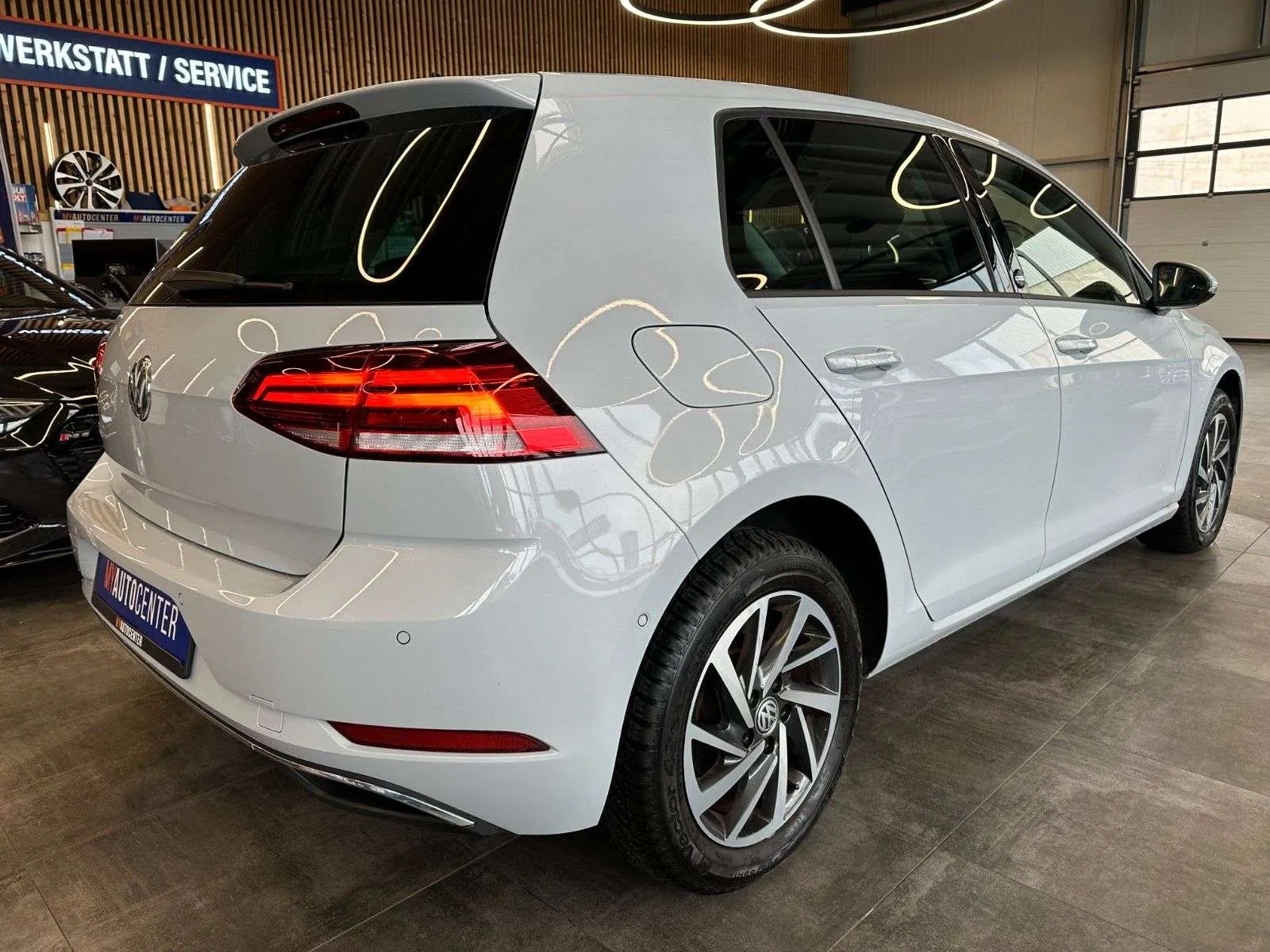 Volkswagen Golf 2018 photo 2