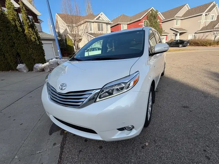 Toyota Sienna 2017 photo 4