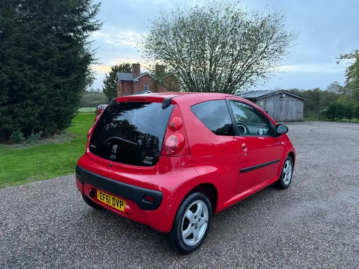 Peugeot 107 2011 photo 5