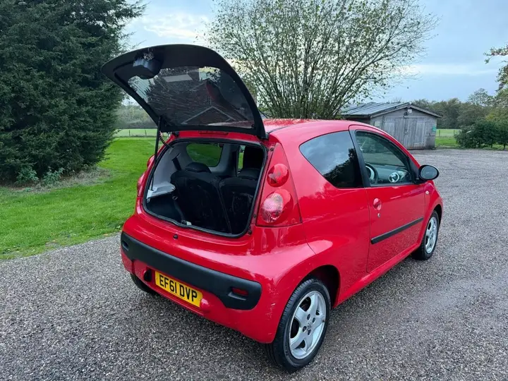 Peugeot 107 2011 photo 4