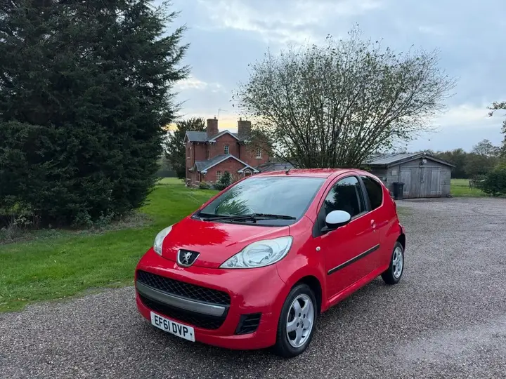 Peugeot 107 2011 photo 3
