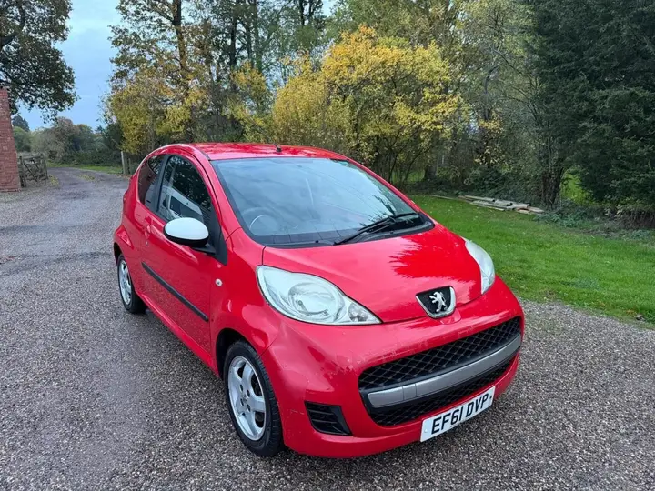 Peugeot 107 2011 photo 2