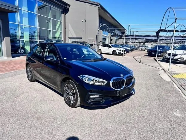 BMW 1 Series 2021 photo 2