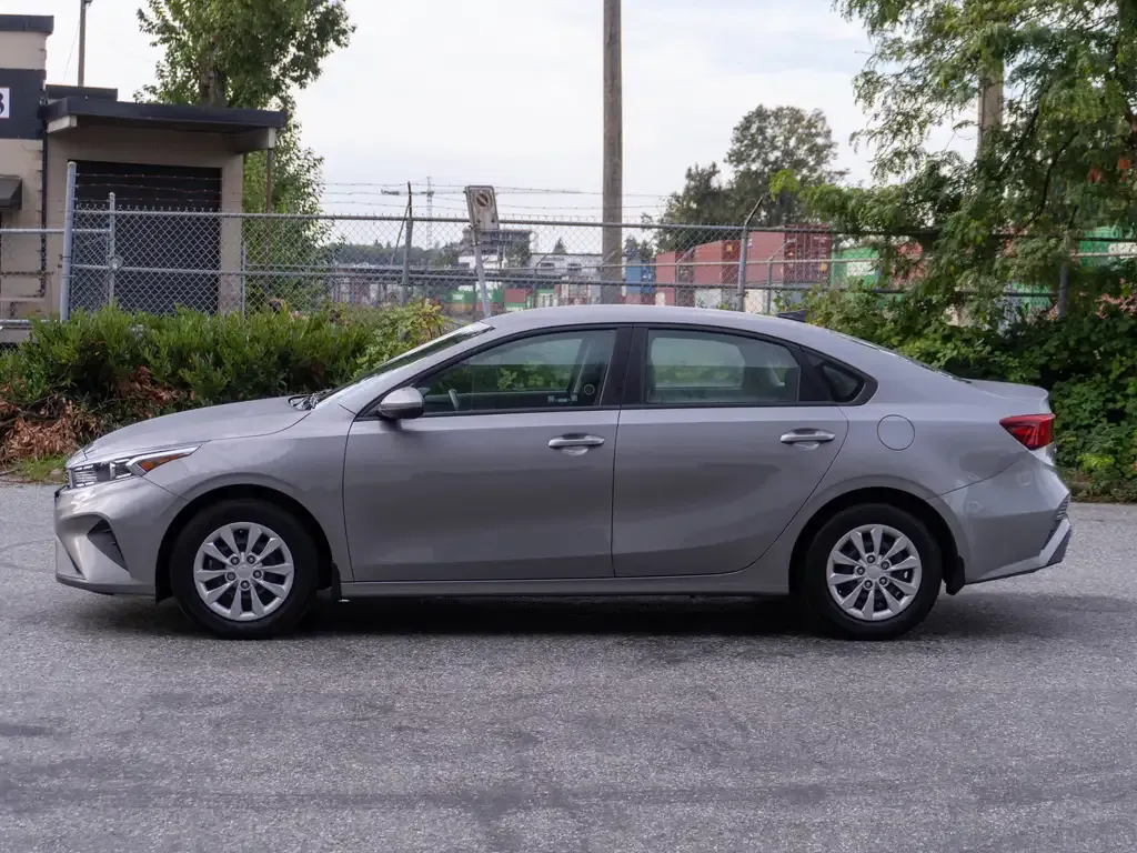 Kia Forte 2023 photo 2