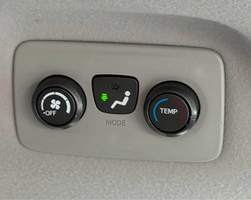 Toyota Sienna 2011 photo 5