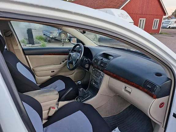 Toyota Avensis 2003 photo 5