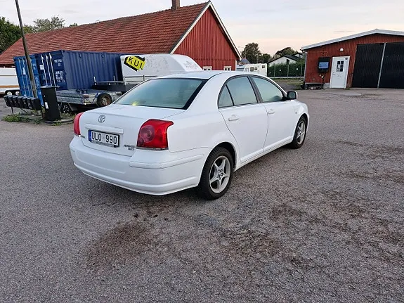 Toyota Avensis 2003 photo 4