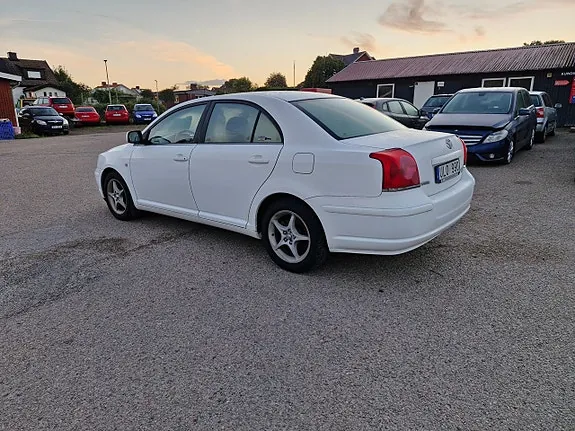 Toyota Avensis 2003 photo 2