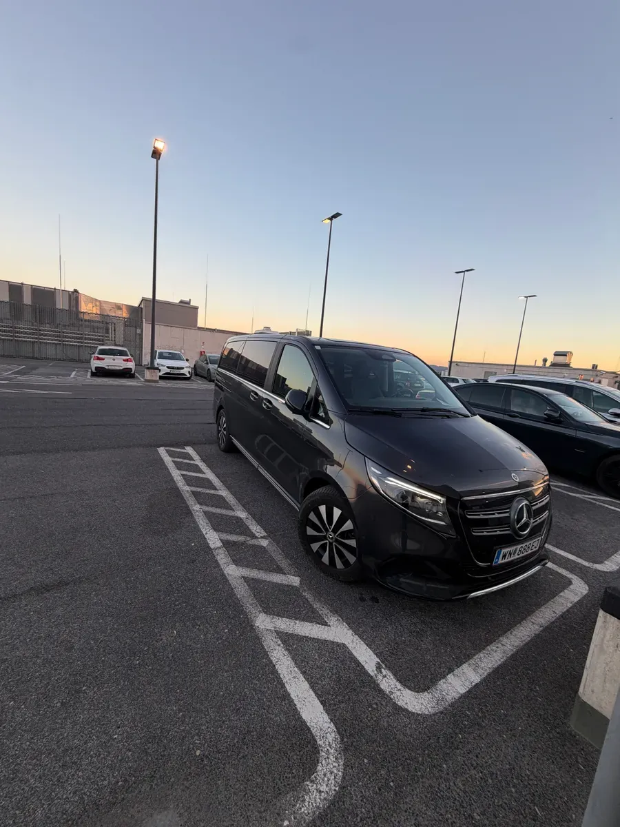 Mercedes-Benz Eqv 2025 photo 3