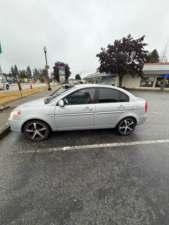 Hyundai Accent 2009 photo 2