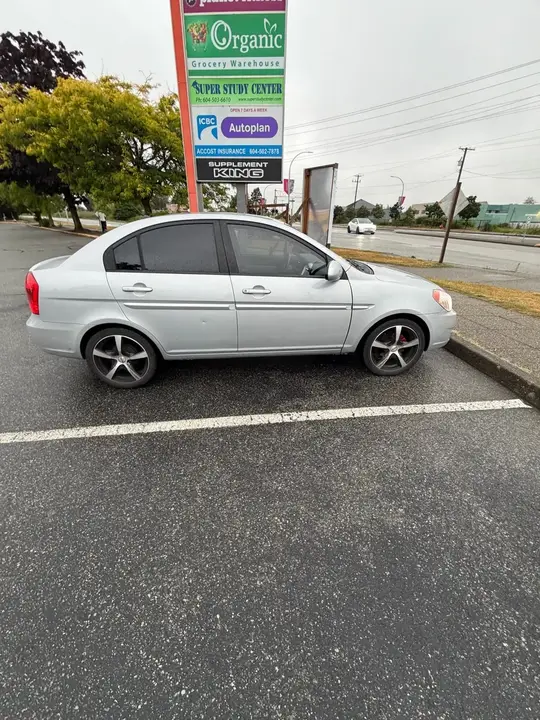 Hyundai Accent 2009 photo 4