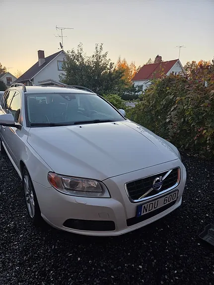 Volvo V70 2013 photo 2