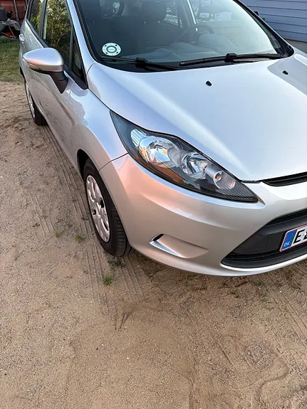 Ford Fiesta 2011 photo 3