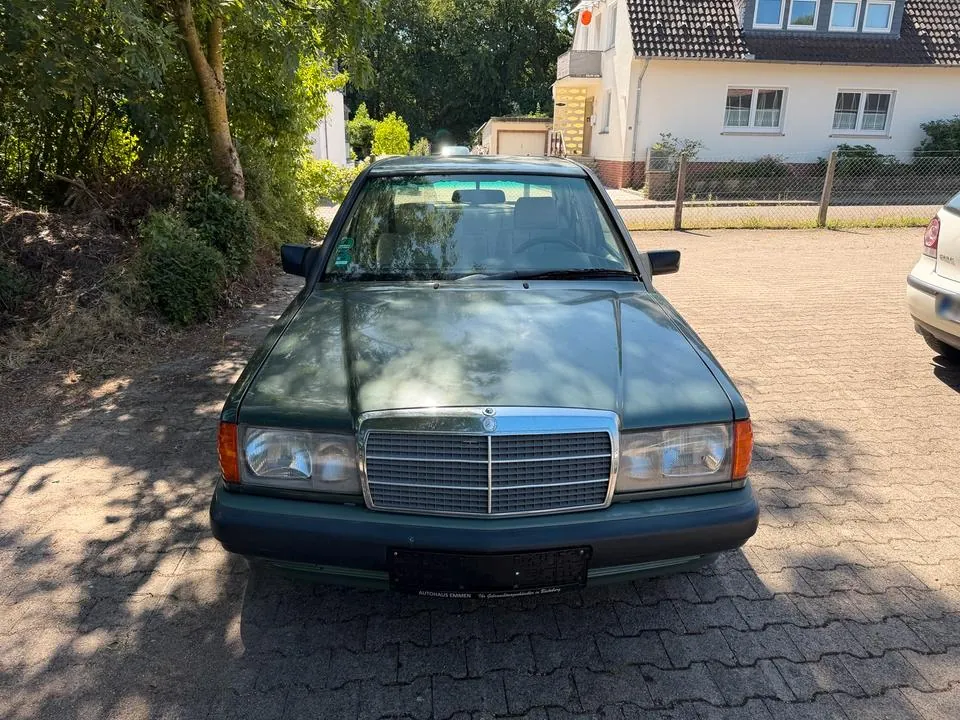Mercedes-Benz 190E