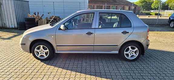 Skoda Fabia 2007 photo 2