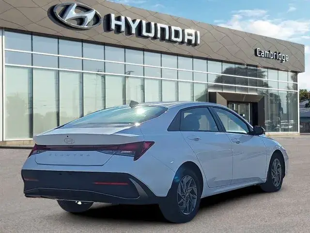 Hyundai Elantra 2025 photo 5