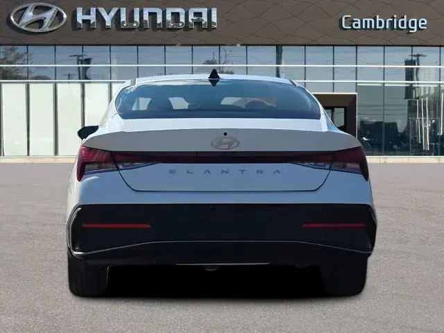 Hyundai Elantra 2025 photo 4