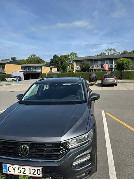 Volkswagen T-Roc 2020 photo 2