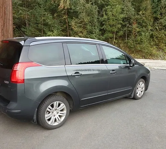 Peugeot 5008 2010 photo 3