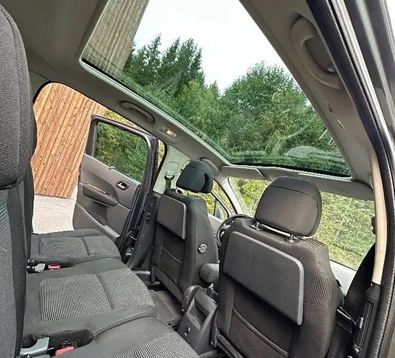 Peugeot 5008 2010 photo 4