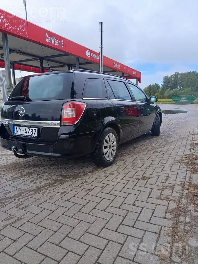Opel Astra 2011 photo 4