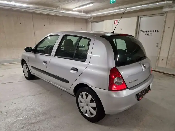 Renault Clio 2007 photo 2