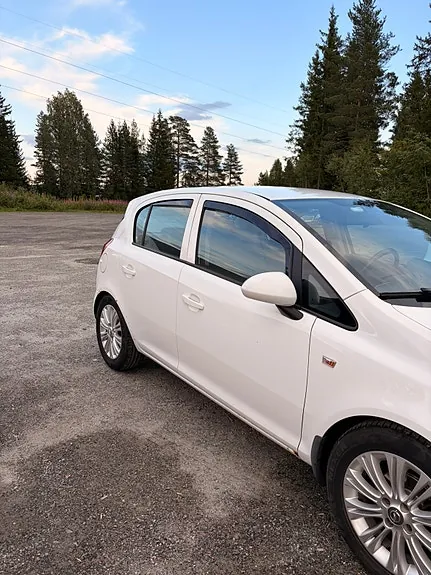 Opel Corsa 2010 photo 2