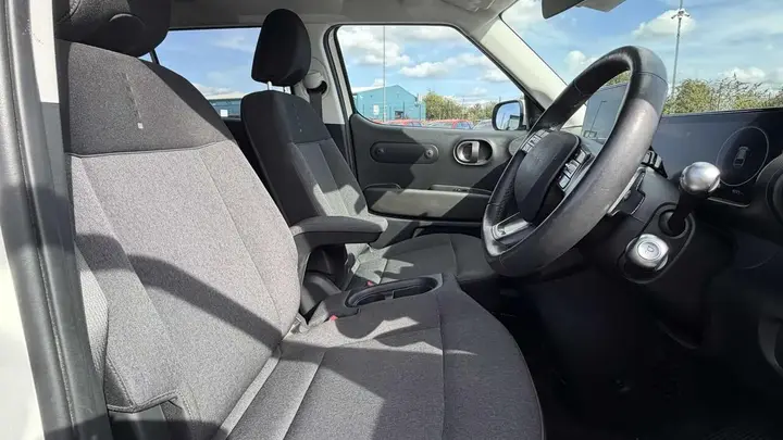Hyundai Inster 2025 photo 3