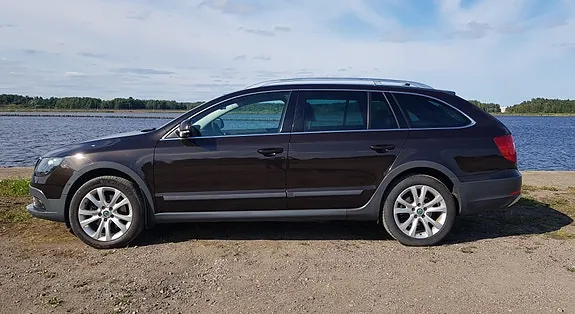 Skoda Superb 2015 photo 2